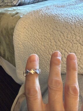 Silver Clover Motif Women's Ring with White Accent